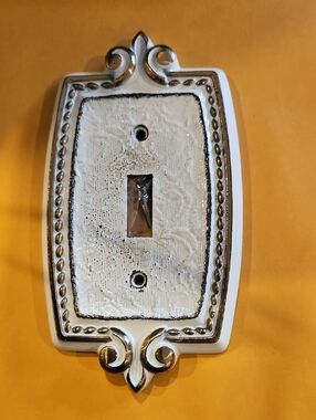 Vintage Decorative White and Gold Single Toggle Metal Light Switch Cover